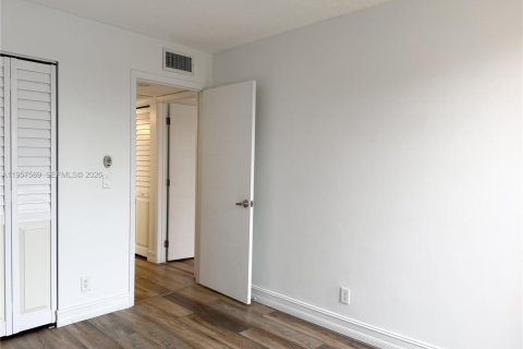Touwnhouse à louer à Pembroke Pines, Floride: 3 chambres, 136.75 m2 № 2079843 - photo 19