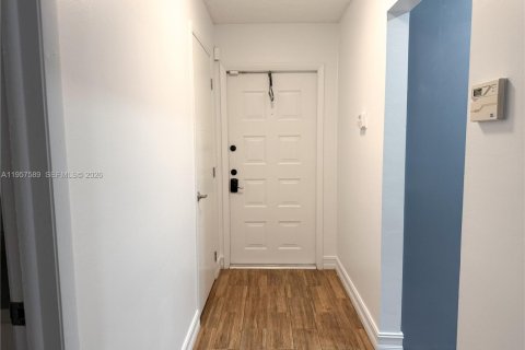Touwnhouse à louer à Pembroke Pines, Floride: 3 chambres, 136.75 m2 № 2079843 - photo 23