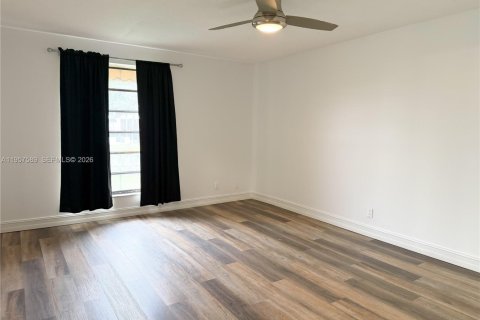 Touwnhouse à louer à Pembroke Pines, Floride: 3 chambres, 136.75 m2 № 2079843 - photo 13