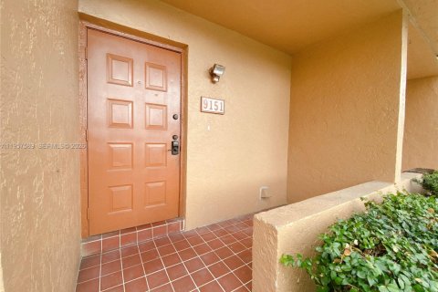 Touwnhouse à louer à Pembroke Pines, Floride: 3 chambres, 136.75 m2 № 2079843 - photo 2