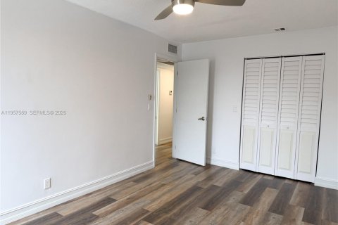 Touwnhouse à louer à Pembroke Pines, Floride: 3 chambres, 136.75 m2 № 2079843 - photo 17
