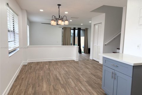 Touwnhouse à louer à Pembroke Pines, Floride: 3 chambres, 136.75 m2 № 2079843 - photo 8
