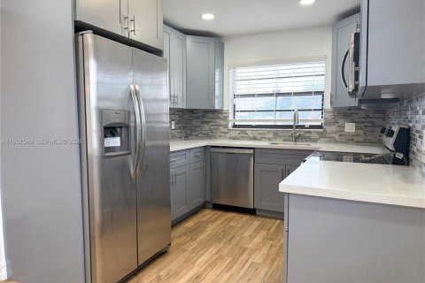Touwnhouse à louer à Pembroke Pines, Floride: 3 chambres, 136.75 m2 № 2079843 - photo 6