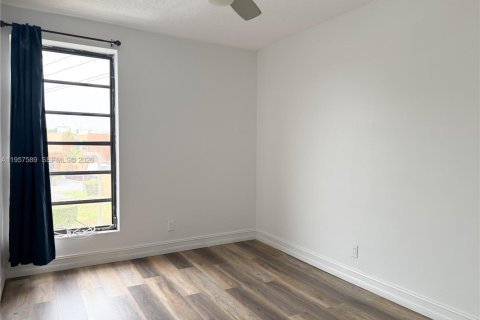 Touwnhouse à louer à Pembroke Pines, Floride: 3 chambres, 136.75 m2 № 2079843 - photo 18