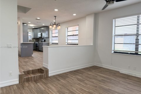 Touwnhouse à louer à Pembroke Pines, Floride: 3 chambres, 136.75 m2 № 2079843 - photo 9