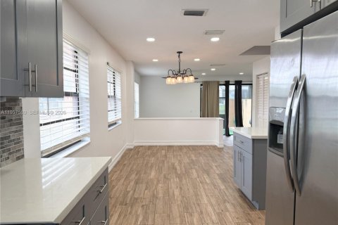 Touwnhouse à louer à Pembroke Pines, Floride: 3 chambres, 136.75 m2 № 2079843 - photo 7