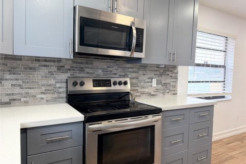 Touwnhouse à louer à Pembroke Pines, Floride: 3 chambres, 136.75 m2 № 2079843 - photo 5