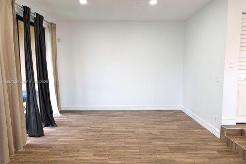 Touwnhouse à louer à Pembroke Pines, Floride: 3 chambres, 136.75 m2 № 2079843 - photo 11