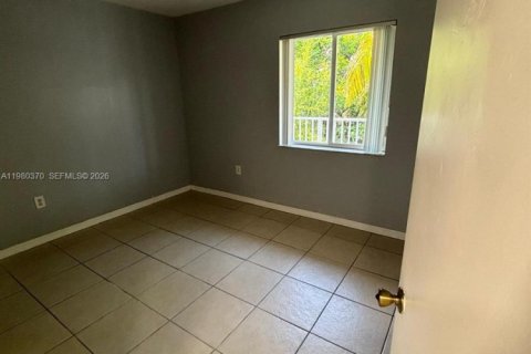 Condo in Miami, Florida, 2 bedrooms  № 2045562 - photo 6