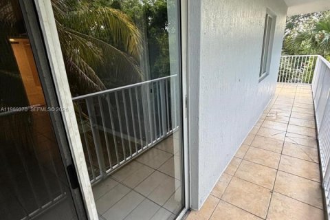 Condo in Miami, Florida, 2 bedrooms  № 2045562 - photo 18