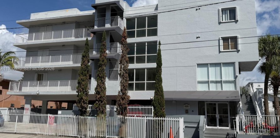 Condo in Miami, Florida, 2 bedrooms  № 2045562