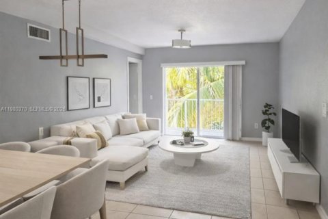 Condo in Miami, Florida, 2 bedrooms  № 2045562 - photo 3