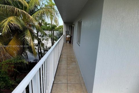 Condo in Miami, Florida, 2 bedrooms  № 2045562 - photo 17