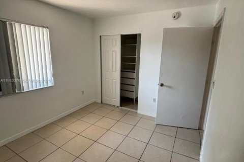 Condo in Miami, Florida, 2 bedrooms  № 2045562 - photo 4