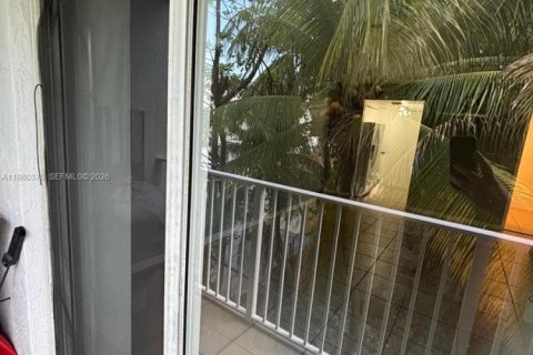 Condo in Miami, Florida, 2 bedrooms  № 2045562 - photo 15