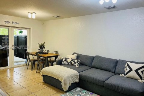 Купить таунхаус в Хайалиа Гарденс, Флорида 3 спальни, 110.37м2, № 2007899 - фото 3