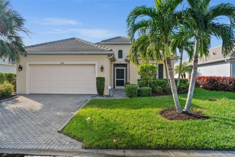 House in Cape Coral, Florida 3 bedrooms, 210.61 sq.m. № 1847826 - photo 3