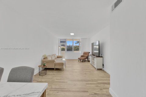 Condominio en venta en Miami Beach, Florida, 2 dormitorios, 102.19 m2 № 1754270 - foto 12