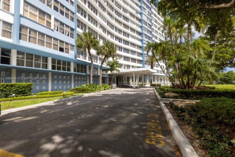 Condominio en venta en Miami Beach, Florida, 2 dormitorios, 102.19 m2 № 1754270 - foto 2