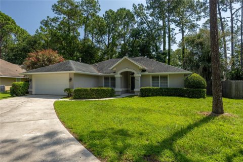 House in Gainesville, Florida 3 bedrooms, 163.14 sq.m. № 2339470