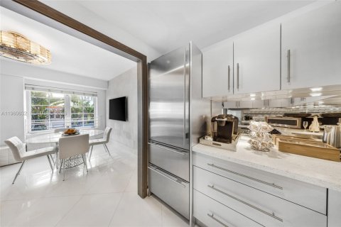 Condominio en venta en Miami Beach, Florida, 2 dormitorios, 95.22 m2 № 2032672 - foto 7