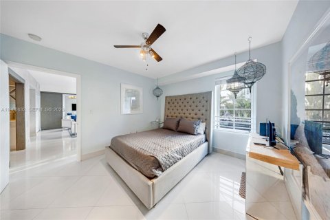 Condominio en venta en Miami Beach, Florida, 2 dormitorios, 95.22 m2 № 2032672 - foto 11