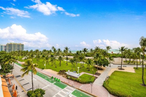 Condominio en venta en Miami Beach, Florida, 2 dormitorios, 95.22 m2 № 2032672 - foto 2