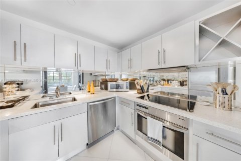 Condominio en venta en Miami Beach, Florida, 2 dormitorios, 95.22 m2 № 2032672 - foto 10