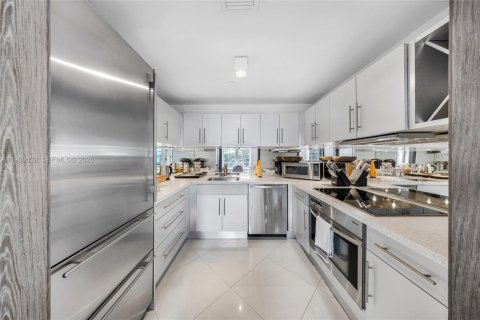 Condominio en venta en Miami Beach, Florida, 2 dormitorios, 95.22 m2 № 2032672 - foto 8