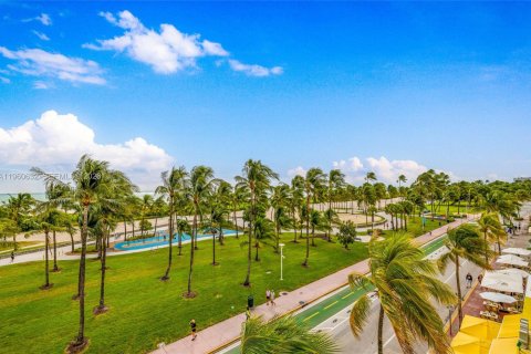 Condominio en venta en Miami Beach, Florida, 2 dormitorios, 95.22 m2 № 2032672 - foto 3