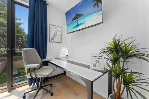 House in Miami, Florida 3 bedrooms, 153.85 sq.m. № 1992356 - photo 28