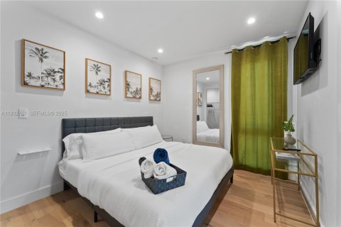 House in Miami, Florida 3 bedrooms, 153.85 sq.m. № 1992356 - photo 29