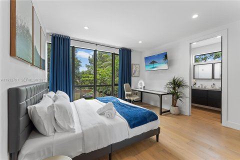 House in Miami, Florida 3 bedrooms, 153.85 sq.m. № 1992356 - photo 19