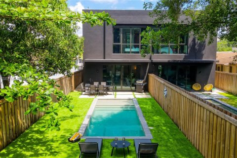 House in Miami, Florida 3 bedrooms, 153.85 sq.m. № 1992356 - photo 4