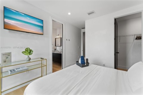 House in Miami, Florida 3 bedrooms, 153.85 sq.m. № 1992356 - photo 27