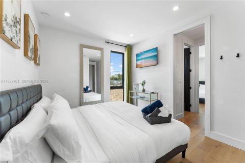 House in Miami, Florida 3 bedrooms, 153.85 sq.m. № 1992356 - photo 26