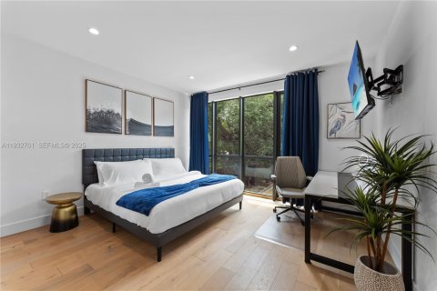 House in Miami, Florida 3 bedrooms, 153.85 sq.m. № 1992356 - photo 20