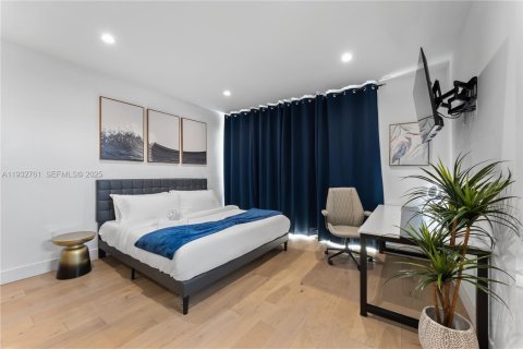 House in Miami, Florida 3 bedrooms, 153.85 sq.m. № 1992356 - photo 21