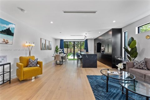 House in Miami, Florida 3 bedrooms, 153.85 sq.m. № 1992356 - photo 11