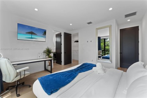 House in Miami, Florida 3 bedrooms, 153.85 sq.m. № 1992356 - photo 22