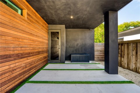 House in Miami, Florida 3 bedrooms, 153.85 sq.m. № 1992356 - photo 3