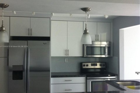 Снять в аренду кондоминиум в Норт-Майами-Бич, Флорида 1 спальня, 97.83м2, № 1944357 - фото 3
