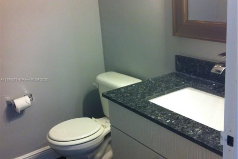 Снять в аренду кондоминиум в Норт-Майами-Бич, Флорида 1 спальня, 97.83м2, № 1944357 - фото 2