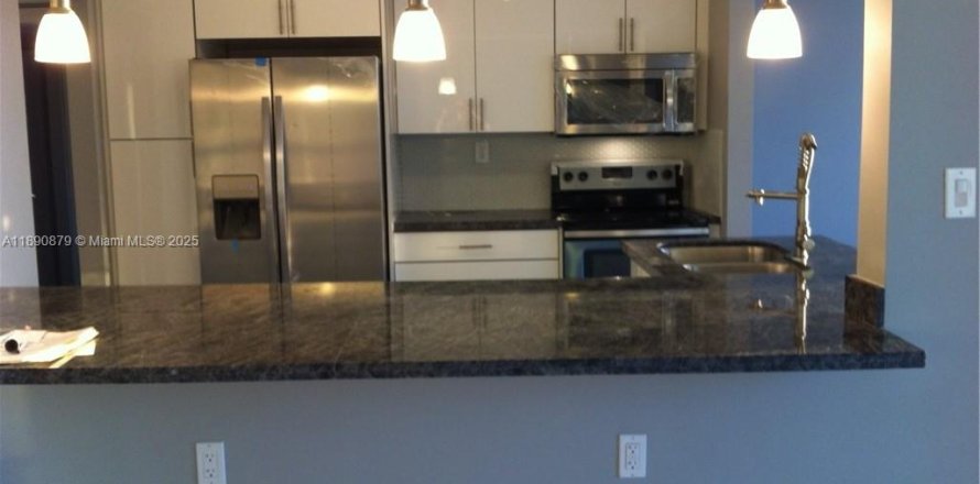 Кондоминиум с 1 спальней в Норт-Майами-Бич, Флорида № 1944357