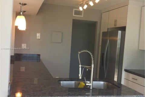 Снять в аренду кондоминиум в Норт-Майами-Бич, Флорида 1 спальня, 97.83м2, № 1944357 - фото 5