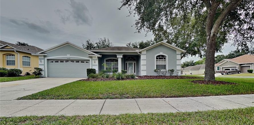 Villa ou maison à Spring Hill, Floride 4 chambres, 231.14 m2 № 2416419
