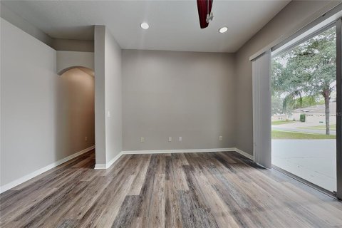 Villa ou maison à louer à Spring Hill, Floride: 4 chambres, 231.14 m2 № 2416419 - photo 2