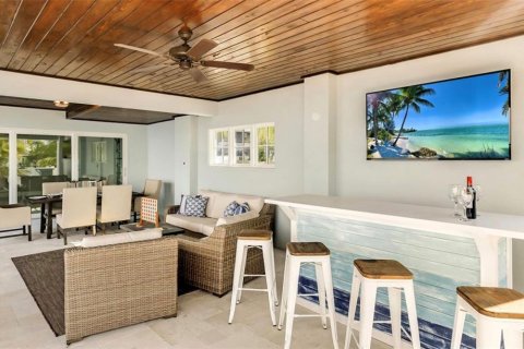 House in Bradenton Beach, Florida 8 bedrooms, 396.69 sq.m. № 1561217 - photo 17