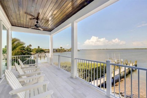 House in Bradenton Beach, Florida 8 bedrooms, 396.69 sq.m. № 1561217 - photo 14