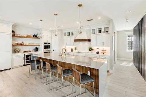 House in Bradenton Beach, Florida 8 bedrooms, 396.69 sq.m. № 1561217 - photo 7